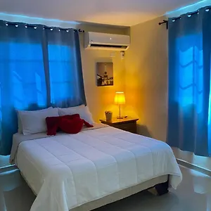 Tiny By Merengue House ,8 Minutos Airport Appartement